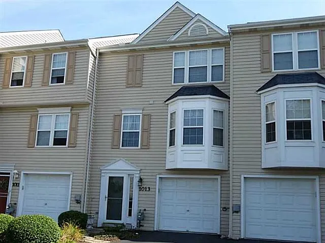 1013 Royal Dr photo 1