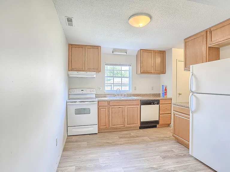 605 English Creek Ct — Photo 6