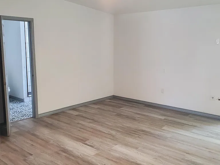 2026 Dahlgreen Ave — Photo 10