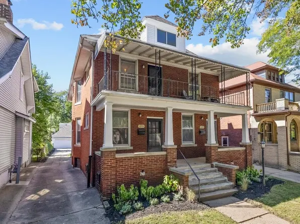 1243 Lakepointe St #1245, Grosse Pointe, MI 48230