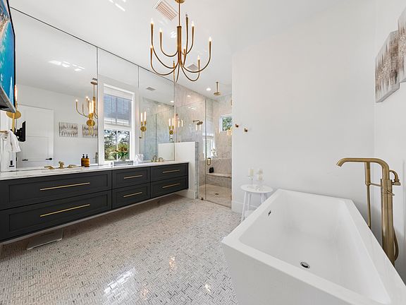 5th image of 186 Bramble St