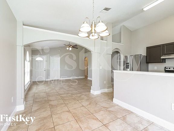 5th image of 2502 Hadleigh St
