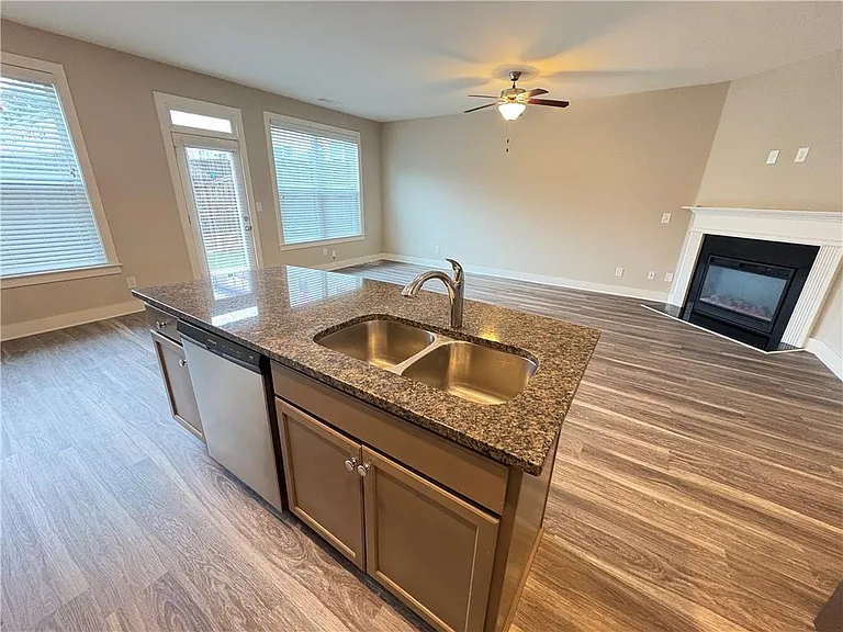 418 Arbor Crowne Dr — Photo 4