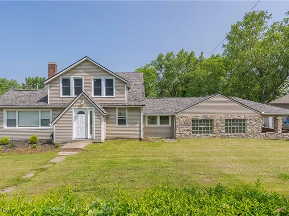 3587 Albrecht Ave, Akron, OH 44312