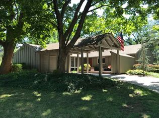 7801 Canterbury St, Prairie Village, KS 66208