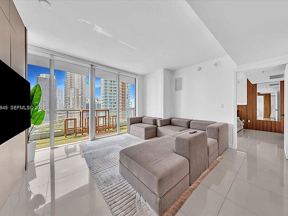 4th image of 92 SW 3rd St APT 2802