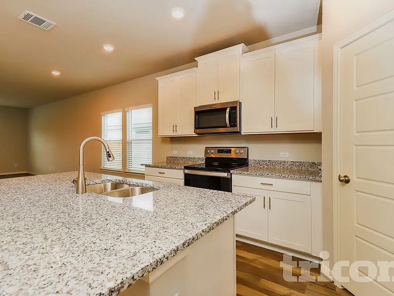 13651 Emerson Way — Photo 2