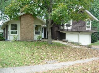909 Royal Street George Dr, Naperville, IL 60563