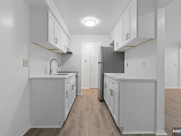 325 Westervelt Pl, Lodi, NJ 07644