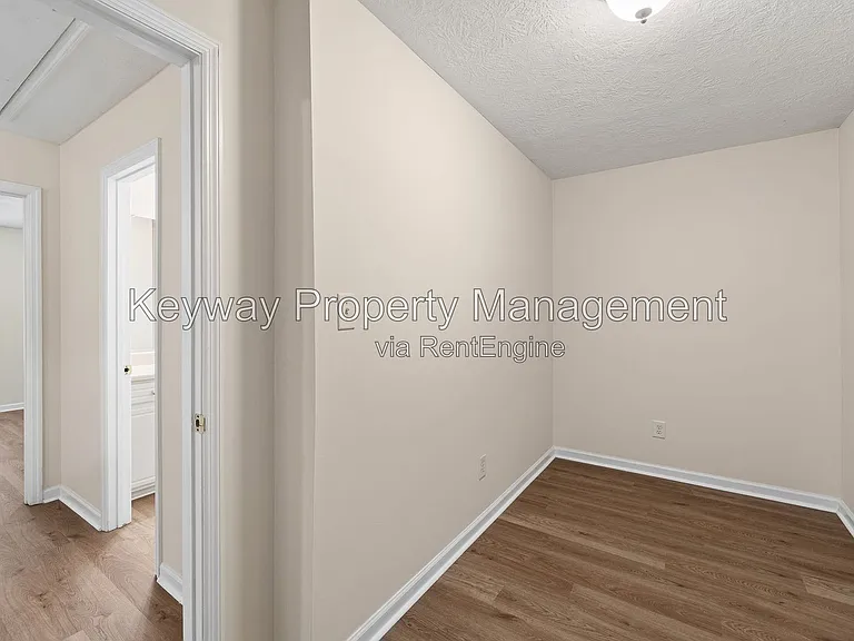 615 Goodale Ln — Photo 8
