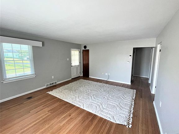 2nd image of 710 Crestwood Dr