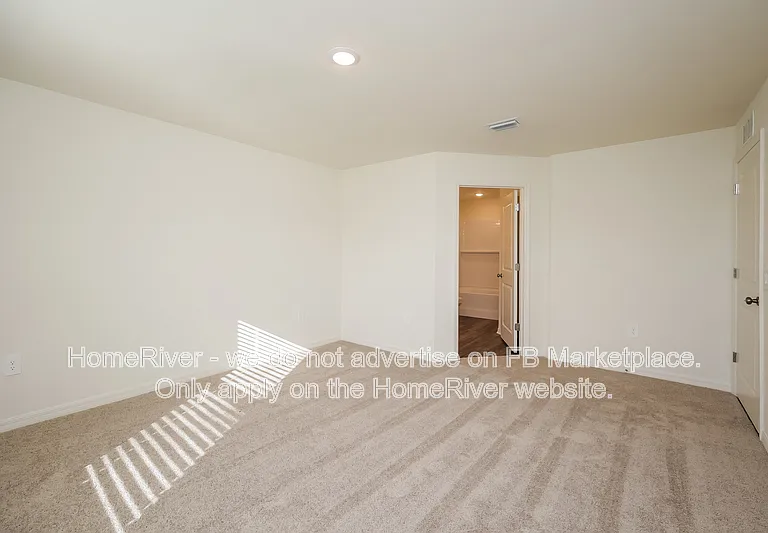 4748 NW 39th Pl — Photo 8