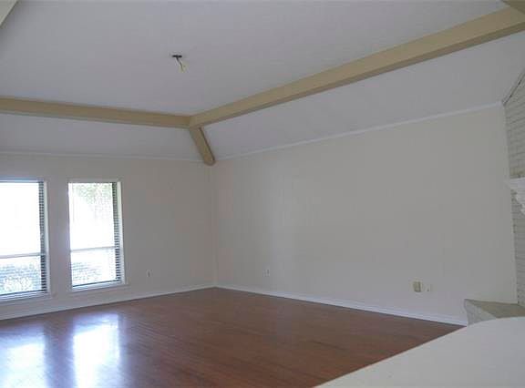 4th image of 2806 Carriage Ln