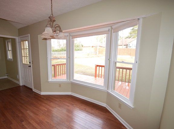 5th image of 20 Redwood Dr