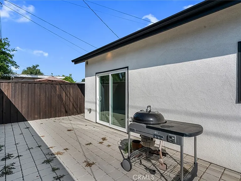 22434 Berdon St — Photo 36