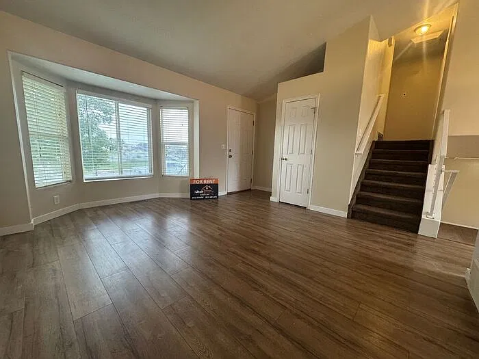 4 bed, 2.0 bath, 1653 sqft, $2,400 — Photo 3