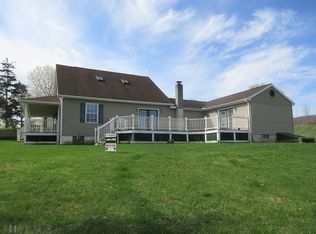 150 Sunny Mead Ln, Altoona, PA 16601