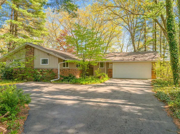 55771 Davis Ln, Dowagiac, MI 49047