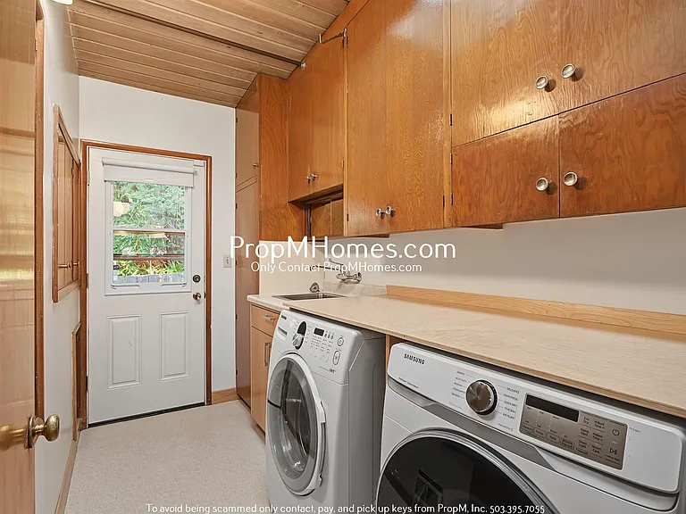 1027 SE 23rd Ave — Photo 17
