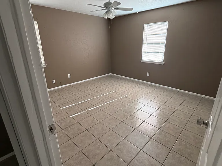 820 Milam Dr — Photo 7