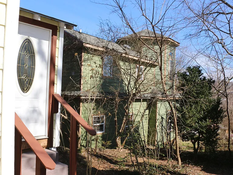 123 S University Ave — Photo 16