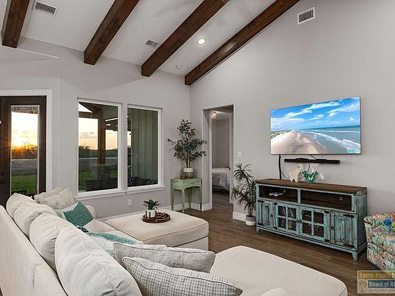 5th image of 124 Torrey Pines Rd