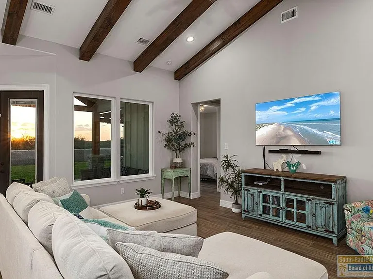 124 Torrey Pines Rd — Photo 5