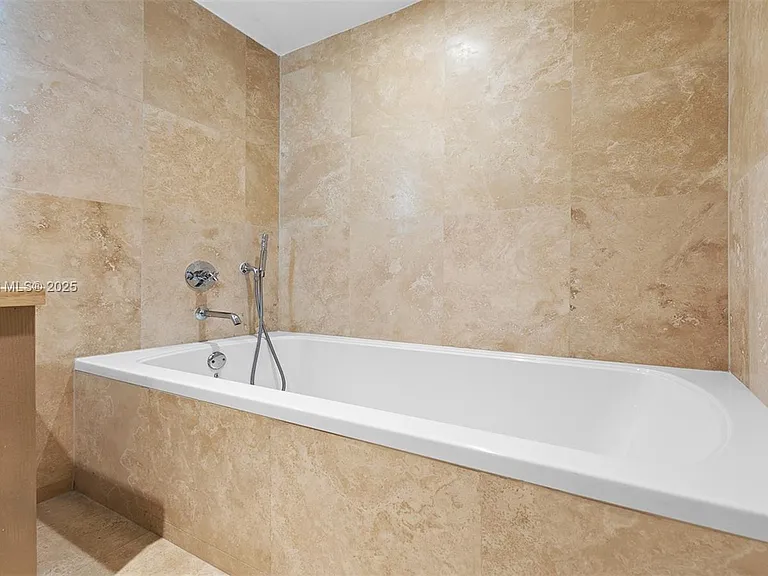 102 24th St #904 — Photo 38