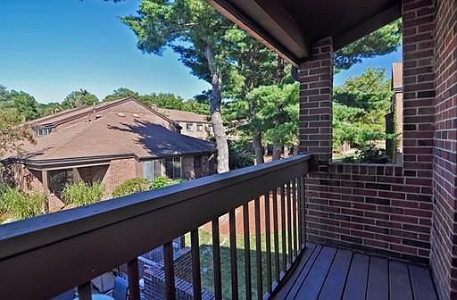 5th image of 55 Meadowood Dr