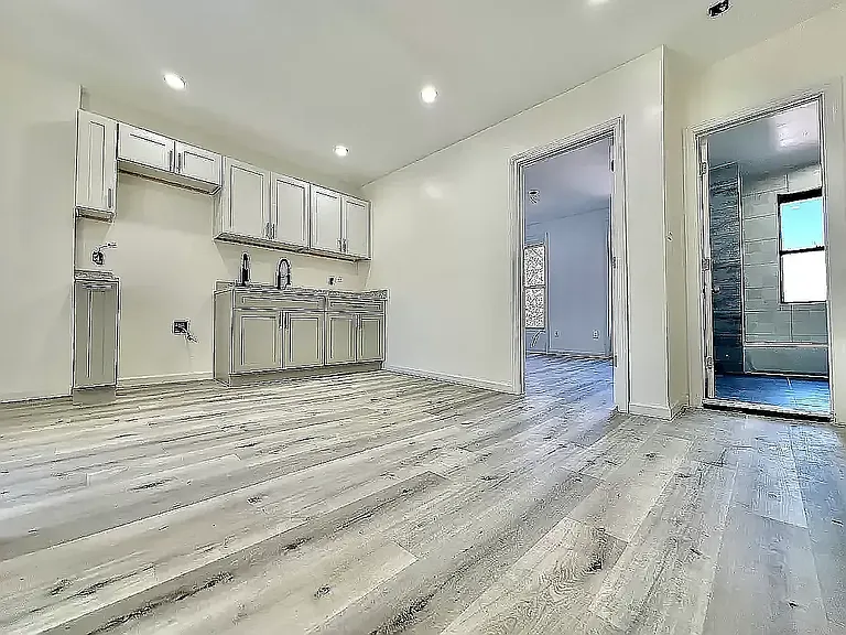 161 Hart St #10 — Photo 3