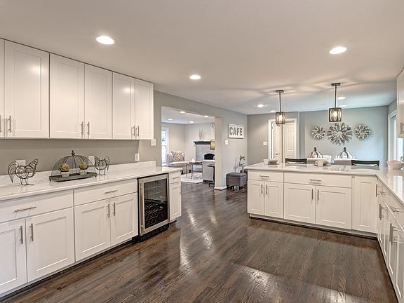 3rd image of 10202 Forest Lake Dr