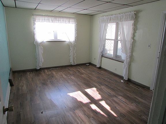 3rd image of 4882 Washington St W
