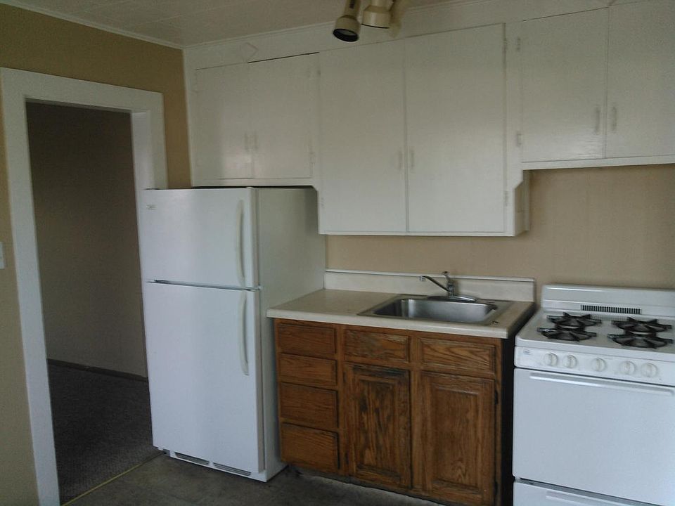 2nd image of 924 Commercial St APT 3