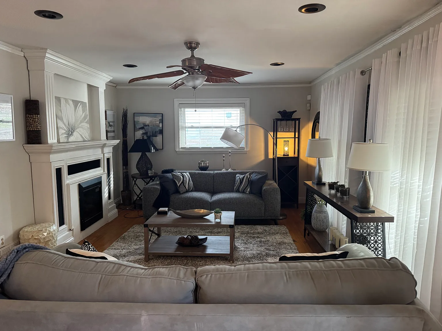 3 bed, 1408 sqft, $1,990 — Photo 2
