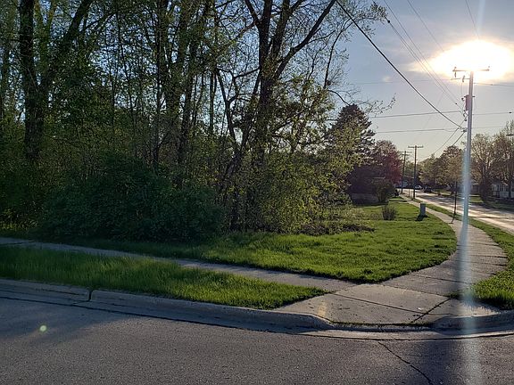 2nd image of 502 Riverview Pl