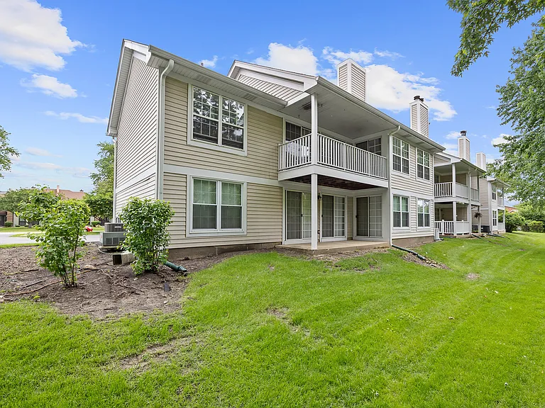 5S560 Paxton Dr #2H — Photo 28