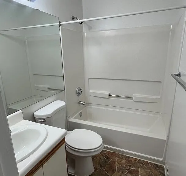 1411 Collegiate Cir #302 — Photo 4