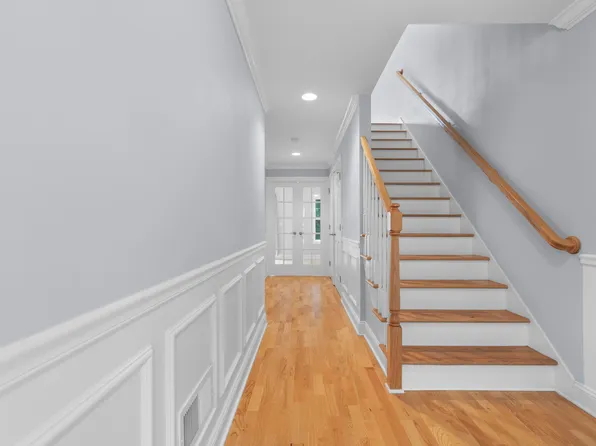 1092 Farmington Avenue APT E, West Hartford, CT 06107