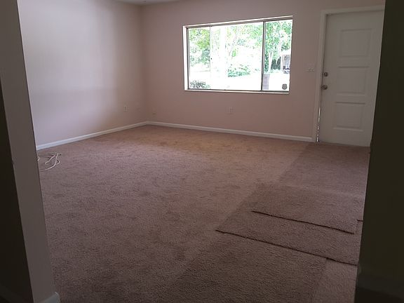 3rd image of 1643 Daniels Dr