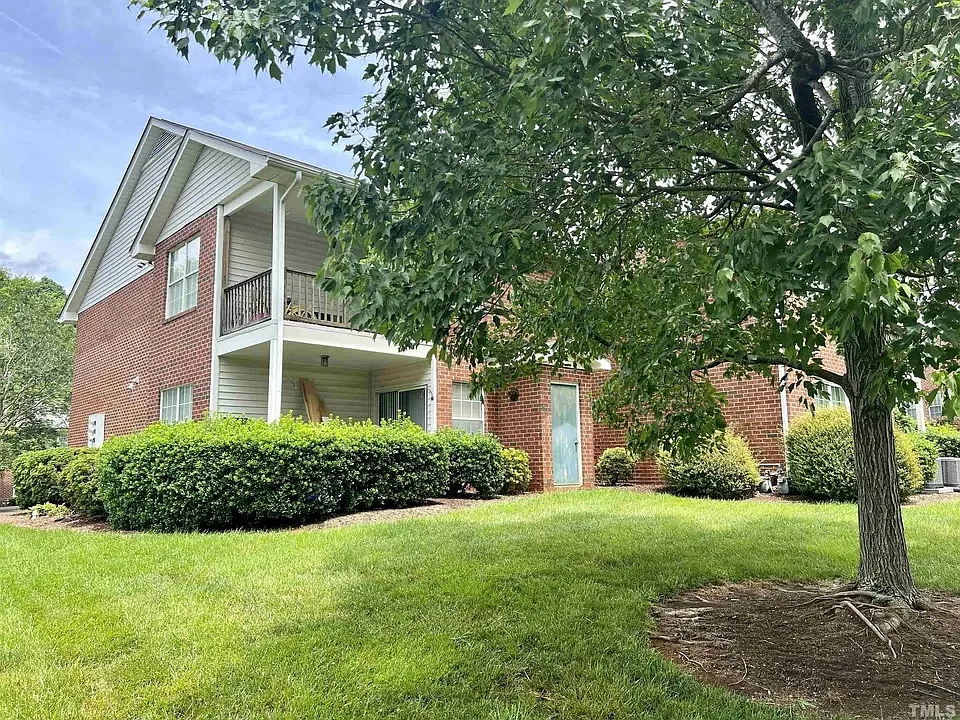 3 bed, 1325 sqft, $1,975 — Photo 2
