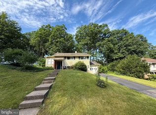 2042 Fairwood Ln, State College, PA 16803