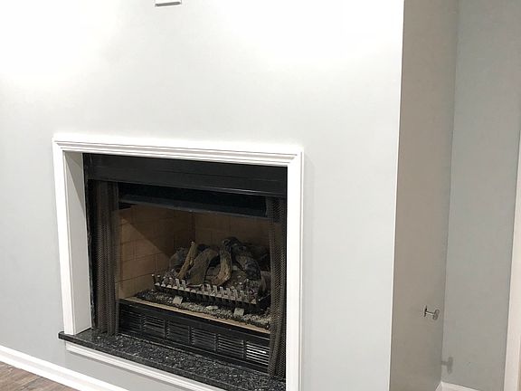 3rd image of 179 Knollwood Ct