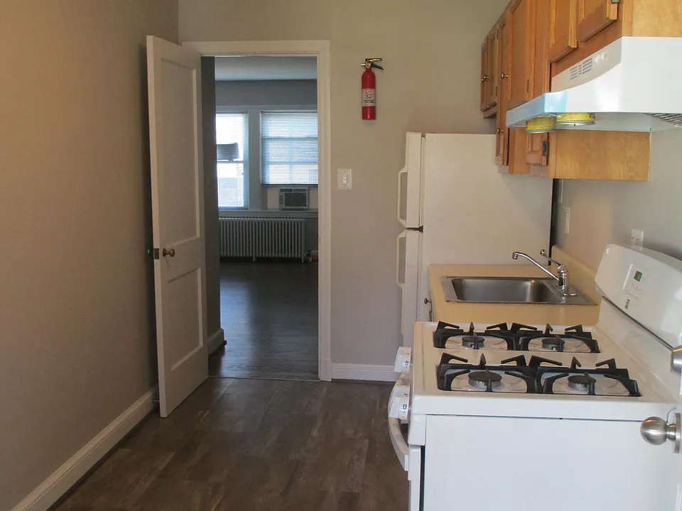 300 S Maple Ave