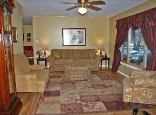 510 N Silverleaf Blvd, Carol Stream, IL 60188