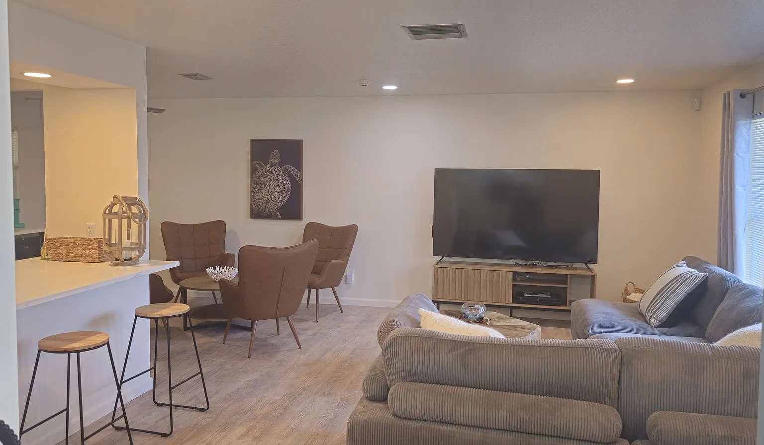 $3900 Per Month Fully Furnished - Satellite Beach Fl- Minutes To Beach — Photo 2