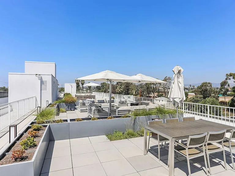 Zoe Lofts — Photo 19