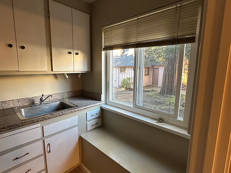 2533 Hillegass Ave #106 — Photo 9