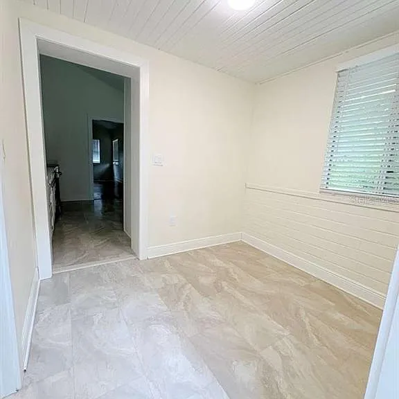 715 NE 3rd St — Photo 11