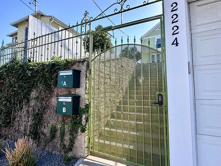 Third Avenue Duplex — Photo 15
