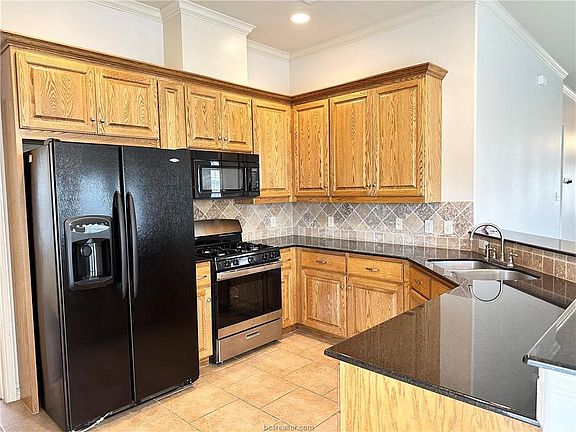 3rd image of 914 Crystal Dove Ave